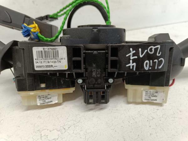 COMMODO RENAULT CLIO 4 - Vue 3